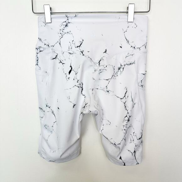 Like New BuffBunny Marble Size M Seamless Pocket Biker 8” Inseam Shorts - Picture 5 of 7
